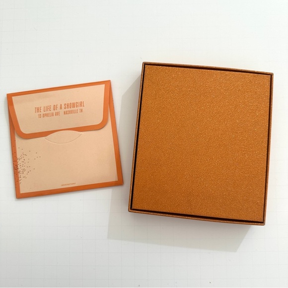 Taylor Swift TLOAS Showgirl Eye Keychain Photo Cards Limited Edition NWT - Picture 9 of 10